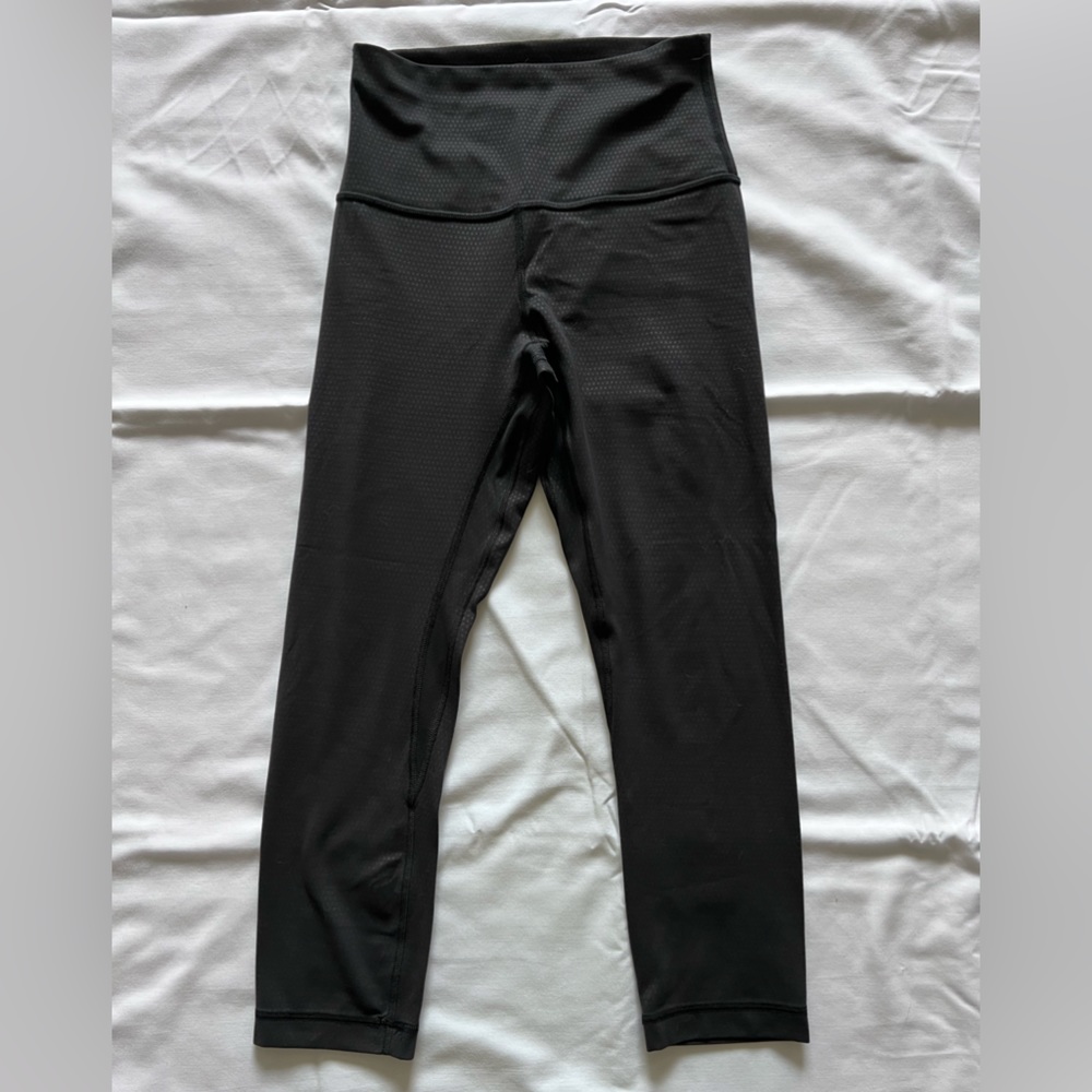 Lululemon Aligns 21in size 4 embossed leggings